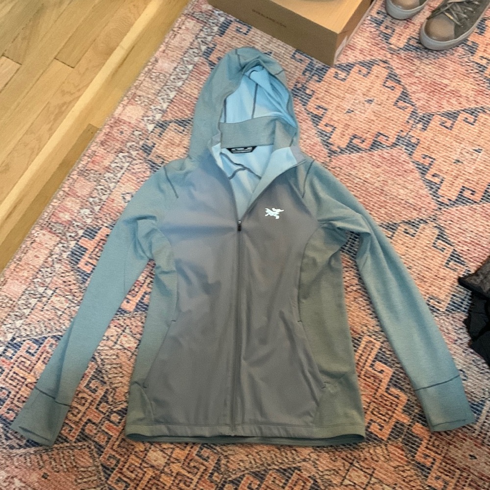 Arc’teryx women’s lightweight jacket - XS
